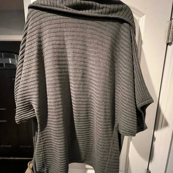 Grace Elements Shawl - S/M - Picture 7 of 8